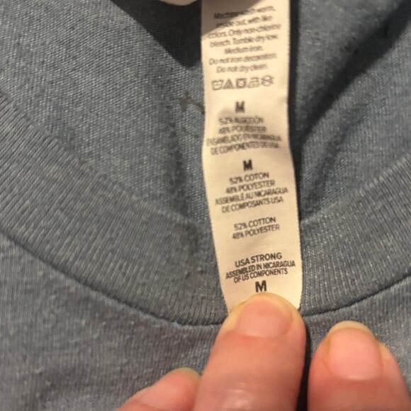 Canvas Disney Gray "Happiest Place On Earth" Short Sleeve Graphic T-Shirt- M - Picture 5 of 9